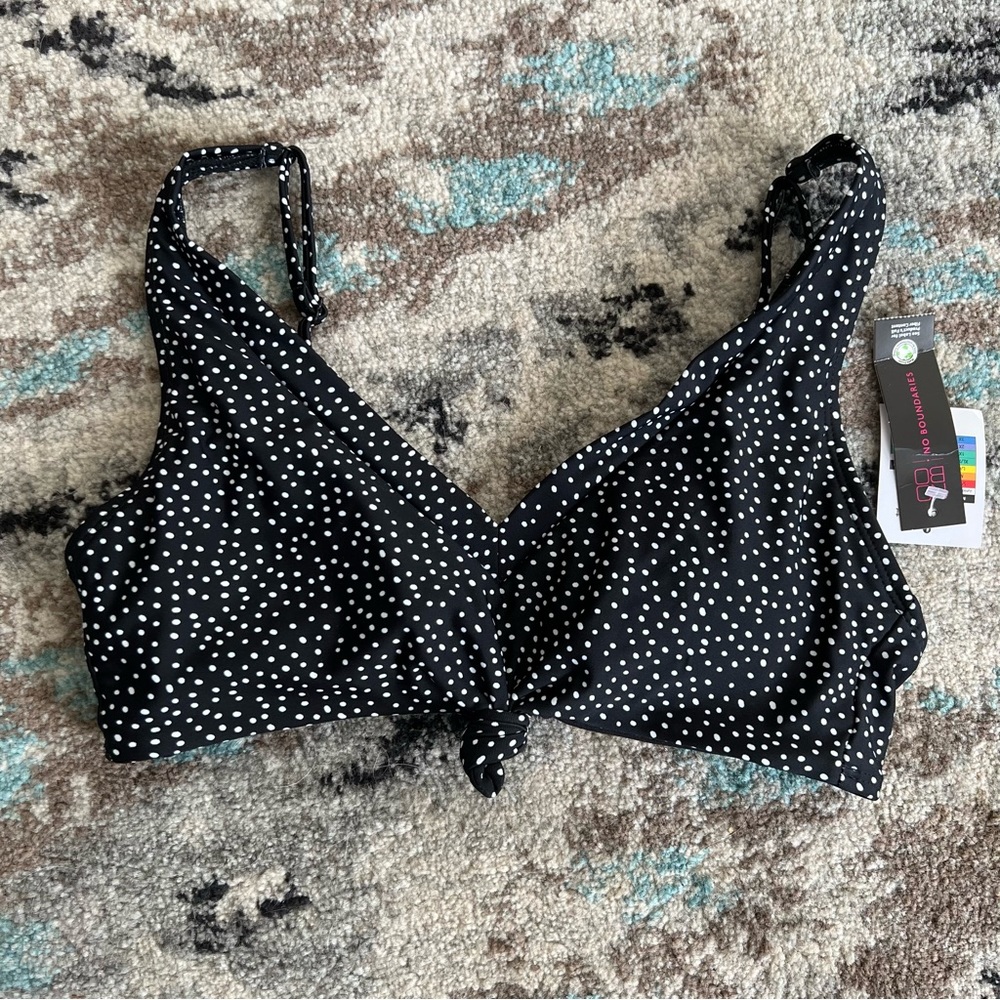 🍀 3/$30 NWT! No Boundaries Black and White Polka Dotted Bikini top!
